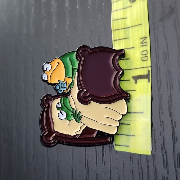 Frog and Toad Pin - Picture 4 of 4